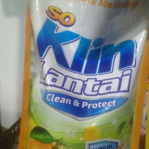 Soklin lantai kemasan 700ml