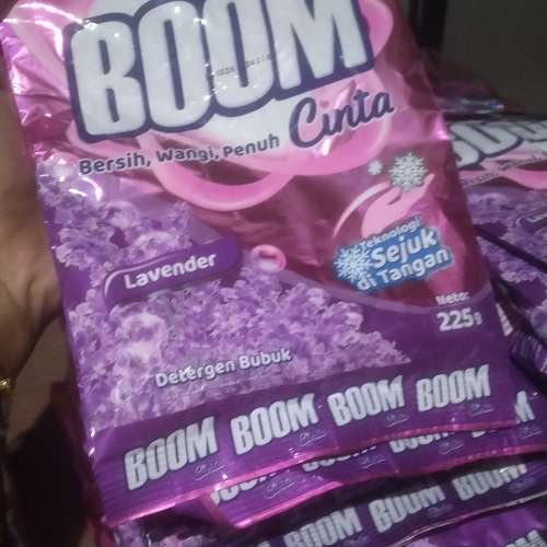 Deterjen BOOM cinta