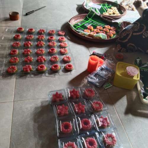 Pesanan Aneka Jenis Kue Basah