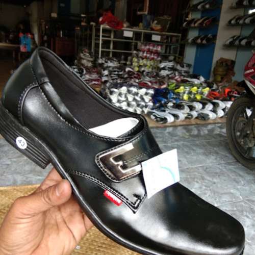 Sepatu kantor