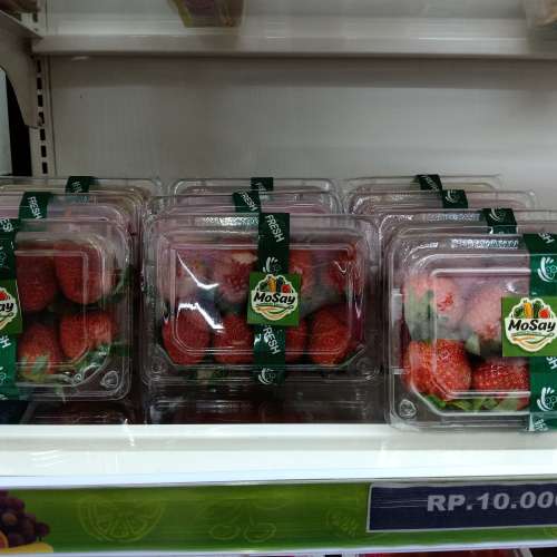 STRAWBERRY BUAH