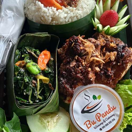 Nasi kotak nampan iga bakar