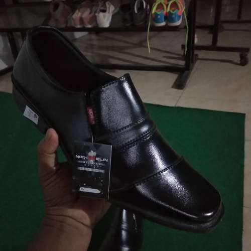 Sepatu kantor